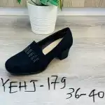 Női cipő, mokaszin típusú, kissarkú, 36-40, matt fekete, kavicsos, Comer, nagyker, YEHJ-179