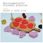 Heart-shaped plastic cake cutter with 5 different heart patterns, T09566, wholesale