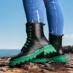 Ежедневни дамски боти GABINA тип кубинка от естествена кожа черна със зелени шевове. Номерация 36-40.