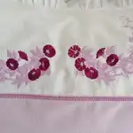 Lena ágynemű, hímzés, fodros, 8 db, fehér/lila, perkál pamut, 1x lepedő 220/240, 1 x lepedő 280/300, 4 db párnahuzat 50/70 és 2 db díszpárnahuzat 45/45 cm, nagyker Supreva