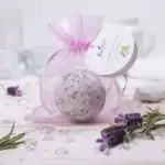 Ароматизирана топка с лавандулови цветя на едро
