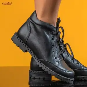 Women's classic 100% genuine leather clark in black