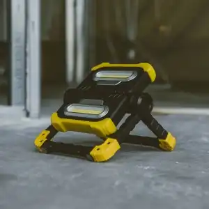 Reflector multifunctional cu acumulator PHENOM, en gros